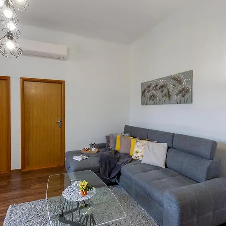Lema Apartment Pula